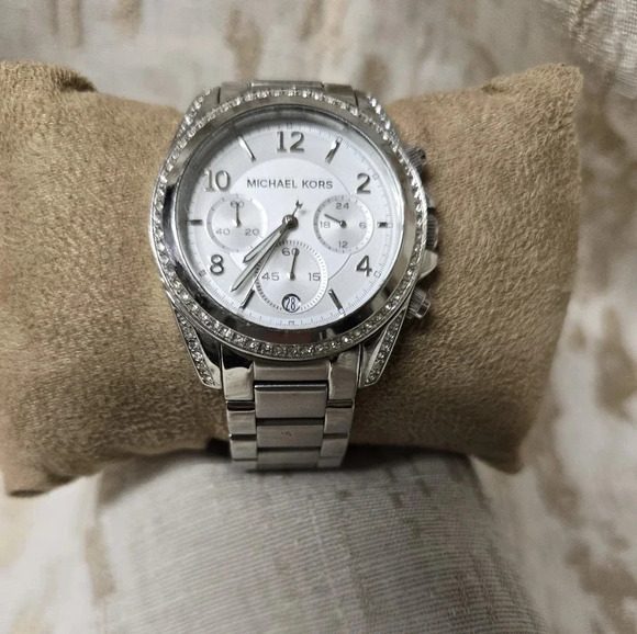Michael Kors Blair Steel 39mm Chronograph Silver Dial Ladies Quartz Watch - Picture 5 of 16
